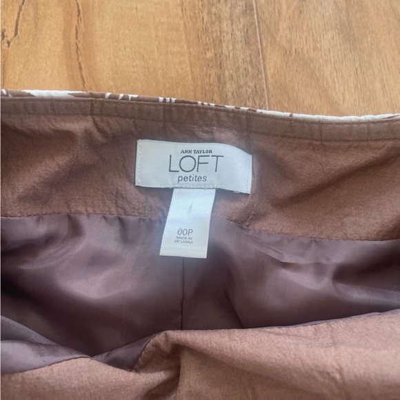 ANN TAYLOR LOFT PETITES  A-lined Pleated floral  skirt// Brown/White/cream / 00P - Picture 3 of 3